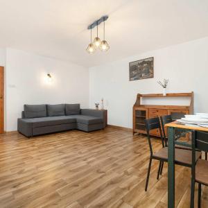 Merliniego Trendy Apartment with Desk by Noclegi Renters