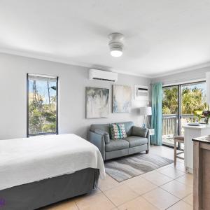 Beach Rd, 300ft to Beach Access & 500ft to Siesta Key Village, Studio