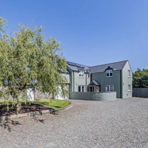 Willow Lodge, Wolfscastle