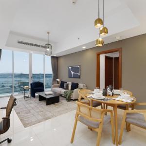 Maison Privee - Modern Business Bay Retreat with Dubai Canal Views