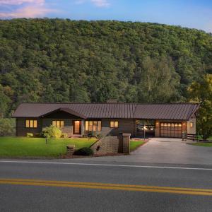 Bear Paw Cottage- 12 mins to Seneca Rocks cottage