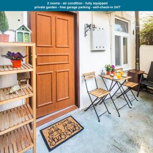 Old town 2 rooms apartment with garden