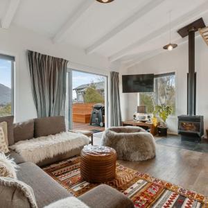 Home with Alpine Views Wanaka