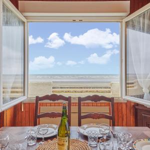 Holiday Home Les pieds dans l'eau by Interhome