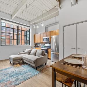 202-DT Luxe Comfy & Huge Loft Wi-Fi Parking Cafe