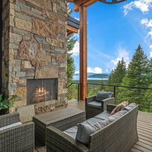 Sandpoint Mountain Vista Retreat