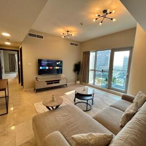1BR Apt in Business bay close to canal and Dubai mall!