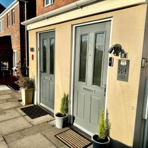 Luxurious Wolverhampton Retreat with 4 Bedrooms