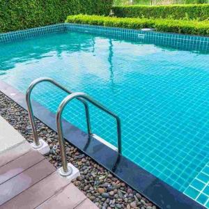 Central Oasis - Entire 3 Bedroom Apartment in Abuja with Pool, Games, WiFi, Balcony, and Garden