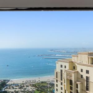 Sea View apt in JBR - 2 BR in front of the beach