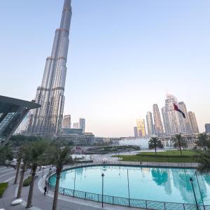 Grandeur 2 Bedroom Apartments I Burj Khalifa & Fountain Views I Free Parking, Gym, Pool, Wi-Fi & PS5 I by Skyline Serenity
