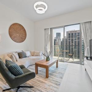 Cozy Home with Panoramic City Views near Burj Khalifa 198GR-2