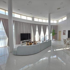 Ebreez lounge