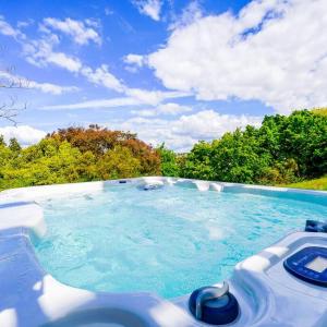 Stunning Waterfront Villa in Bucklands Beach