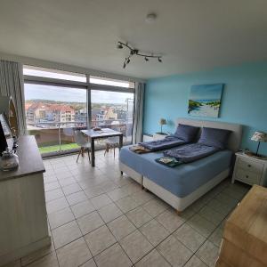 Studio with sea view and panoramic view in Bredene
