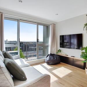 City Escape Apt with Views Pool - Gym