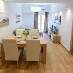 2BR Apartment next to the Metro station