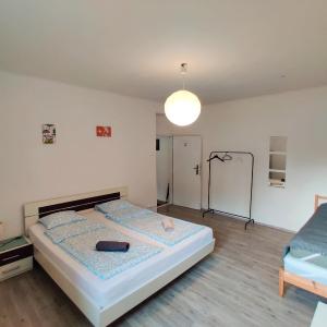 Apartment in house with private parking and garden