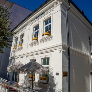 Casa Versus Ohrid