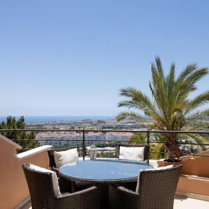 2 Bed apartment in Magna Marbella with sea views