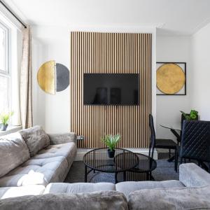 Modern Liverpool Retreat - 4BR Home Near City & Stadiums