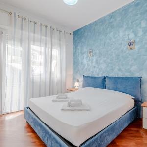 Genova bright apartment near the beach