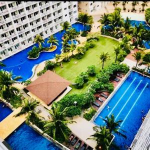 5 Star Shore Residences MOA Luxury Suite with Bayview Pool Access