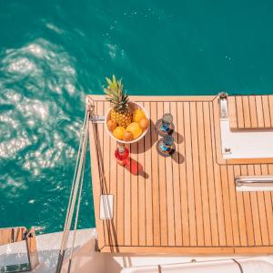 Luxury Sailing Cruises in Athens with Traditional Greek Cuisine and Drinks