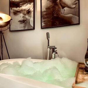 Apartment Premium Jacuzzi for couples, Old Town