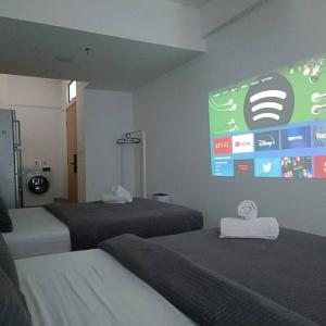 COL 93A 2Queen bed Balcony KLCC View Family Suites