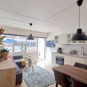 Luxury - Family friendly - Central - Cozy- Balcony