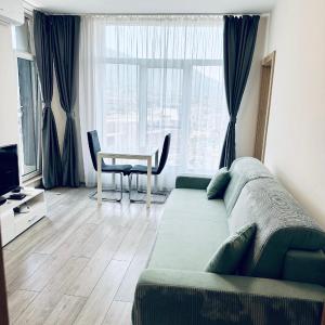 Mountain View Magenta White apartment