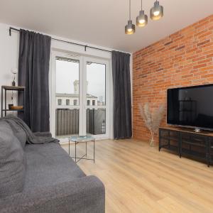 Minimalist Apartment in Łódź With Parking Near Łódź Kaliska by Noclegi Renters