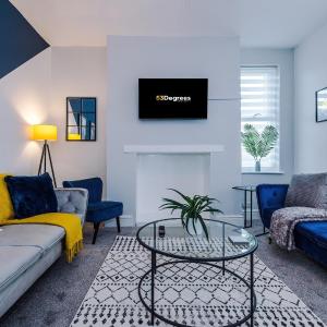 NEW! 3-Bed House in Manchester by 53 Degrees Property, Ideal for Contractors, Business & Long Term, FREE Parking!