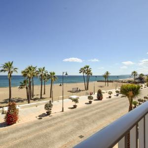 Primera línea con vistas al mar y garaje