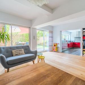 Apt T5 rénové avec bureau jardin et parking en centre ville