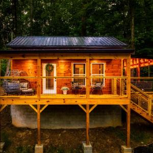 Modern Cabin - The Emerald Nest