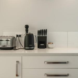 Beautiful Birkenhead Home (Furnished Rentals)