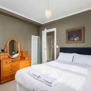 Spacious Mt Eden Apartment
