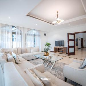 Lux 5BR Villa with Pool & Beach Access in Palm Jumeirah