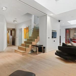 Green Street Luxury Apartment in London