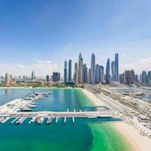Private Beachfront 2 Bed With 180 Marina Skyline
