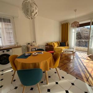 Sunny Gambetta with 3 air conditionings