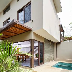 Green Turtle Townhome #4 Private Pool & Garden 300Mtrs to Beach