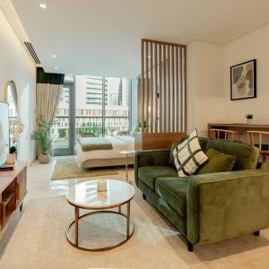Luxury brand new apartment in Downtown