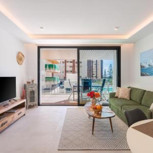 Jade Tower - 2-Bedroom Coastal Luxury Apartment in Fuengirola
