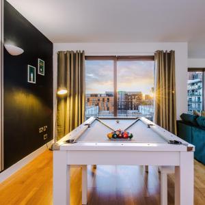 Sleeps 8, Duplex Apartment, Pool Table, Balcony X2, Long Term Disc, Perfect For Groups