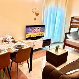 Cozy 1 Bedroom apartment in Dubai by Al Ghaimah Holiday Homes