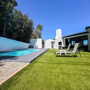Dive into Luxury - Spacious Modern House with Pool