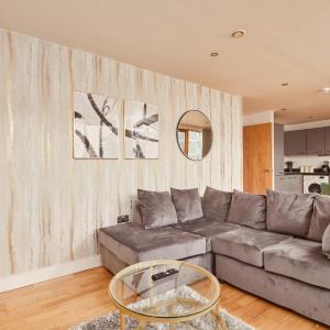 Central Leeds Dock Apt, Free Secure Parking! 2 Bed